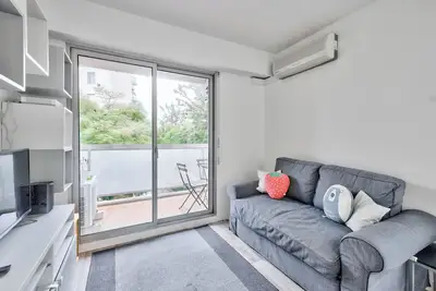 Image de F2 avec balcon à 15min de La Promenade des Anglais