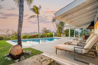 Image de Stunning Colonial-style Home near the best beach