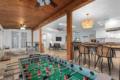 Image de Lake Lbj Retreat - Lakefront, Boat Slip, Sleeps 18