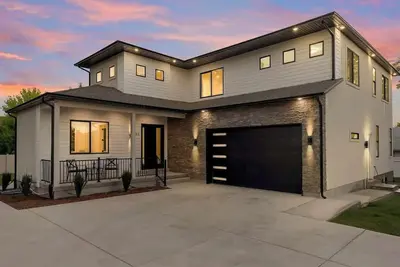 Image de Spacious 5-Bedroom Home in Murray w/ Garden Views