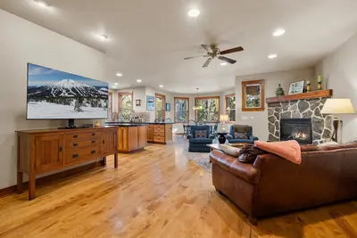 Image de Skyliner Summit - Hot Tub, Pets Ok, Prime Location