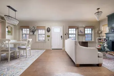 Image de J-Town House Summary: