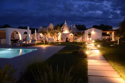 Image de Brand new facility with swimming pool, surrounded by greenery complete with all the comforts