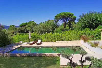 Image de Maison de Charme à Saint Tropez – Havre de Paix avec Piscine