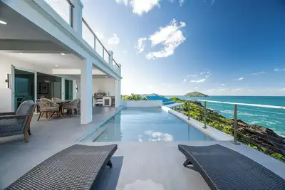 Image de Beautiful SeaCrown Estate-Oceanfront- 4br 4. 5ba with Pool