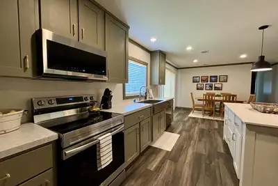 Image de The Five A at Slaughter Creek w/ Community Launch and commercial ice machine