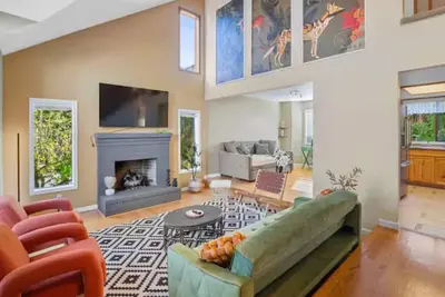 Image de Bridging the Gorge & City: Your Cozy Home!