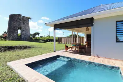 Image de Villa Gligli offrant piscine et vue sur le moulin, idéale pour 4 personnes