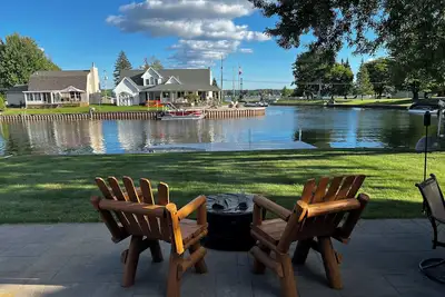 Image de Charming 3-bedroom Lake Cottage with Dock, WiFi, & Ac on enjoyable Houghton Lake