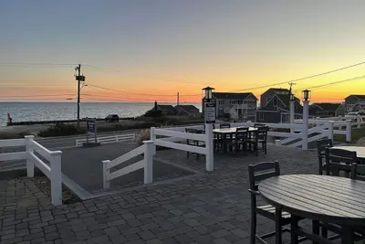 Image de Only 1. 5 hours to World Cup Boston Stadium & Steps to the Beach and Heated Pool!