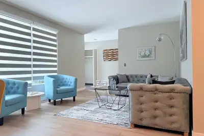 Image de Location! Location! Cross street of West Edmonton Mall.