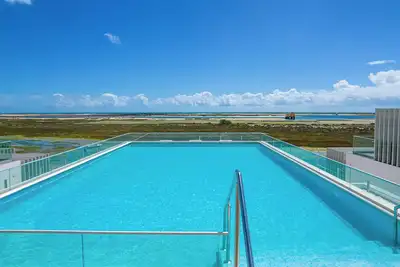 Image de New two-bedroom apartment near the estuary and the beach. Less than 5 minutes' walk from everything!