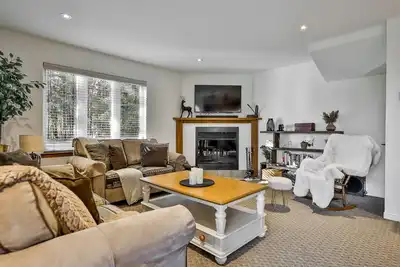 Image de Le 1731 Tremblant king size bed/Piscine /Golf