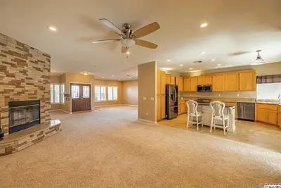 Image de Spacious 4-bedroom house with WiFi, fitness room in charming Lancaster.