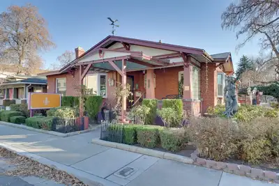 Image de Steps to Truckee River Walk: 'Rose Cottage'