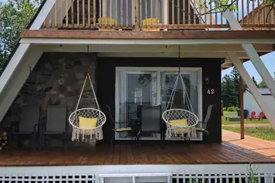 Image de Water view cottage with hot tub, beach access and fire pit