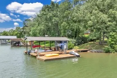 Image de Charming Cottage with Wifi, Screened Porch Just Feet From the Lake