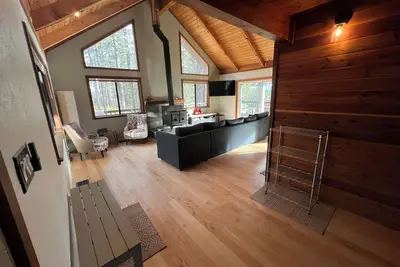 Image de Charming newly renovated 3-bedroom cabin in delightful Blue Lake Springs, Arnold