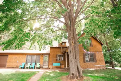 Image de Lake Street Retreat: Charming Getaway with Stunning Lake View Sunsets