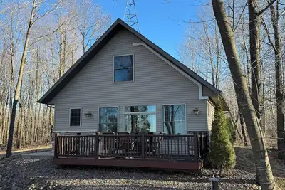 Image de Woodlawn Lakeside Retreat - 2 Br Waterfront Cabin