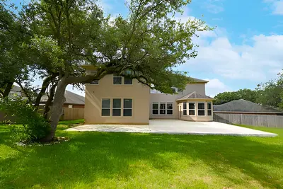 Image de Luxurious & Spacious 5-Bedroom Villa in Vibrant San Antonio