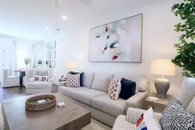 Image de Gorgeous New Townhome - Close to Campus & Jackson