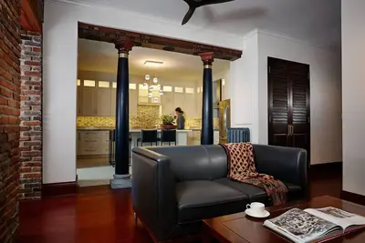 Image de The Madder Suite at Blue Violin