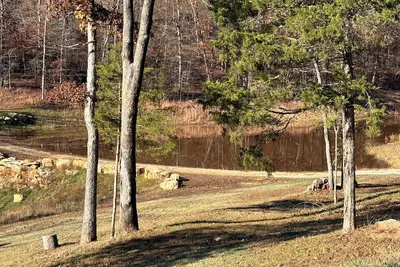 Image de Charming building in superb Walnut Shade with Ac