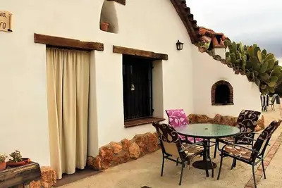 Image de Maison de campagne \"El Olivo\" avec piscine partagée, Wi-Fi et climatisation