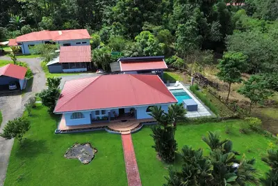 Image de Relax in Paradise, Stunning 4-Bedroom Home with Pool, Yard, WiFi & Ac in Venecia