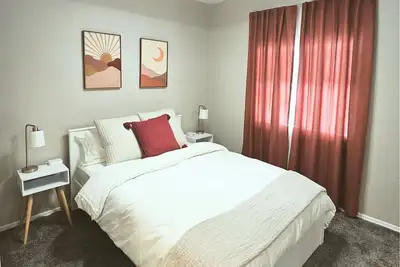 Image de Backyard Oasis in charming 3 bd, 2 ba house with pool, wifi, and A/C.