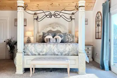 Image de French Country Retreat Near Ball Ground, Weddings, pets, 3br, yard