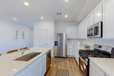 Image de Charming house close to Lake Conroe with full kitchen, backyard & fitness room