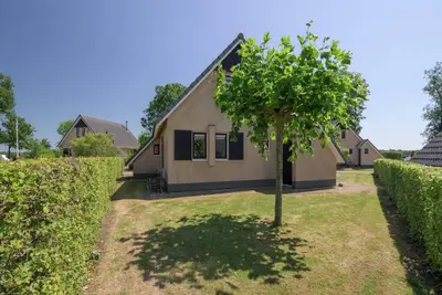 Image de Spacious 4-person Bungalow Near the Frisian Lakes