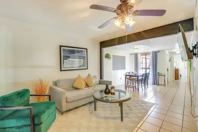 Image de 3 Mi to Uf Campus: Charming Gainesville Townhome