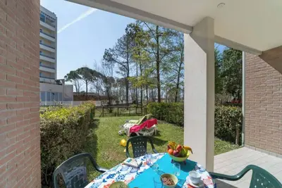 Image de Appartement ensoleillé à quelques pas de la mer avec piscine
