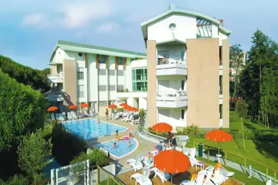 Image de Superbe appartement avec terrasse, piscine et solarium