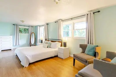 Image de Kid-friendly 3bd near downtown w. porch & kitchen