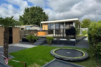 Image de Elegant chalet for 4 people with 2 bathrooms, a terrace, free WiFi, and a luxury kitchen.