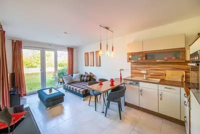 Image de Cozy vacation apartment with covered terrace, right on the beach