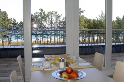 Image de Elegant penthouse apartment with roof terrace and sea view