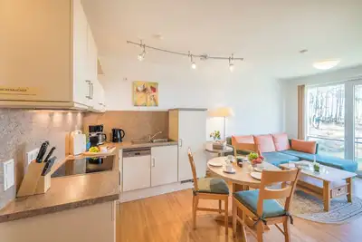Image de Cozy vacation apartment with covered balcony, direct beach location