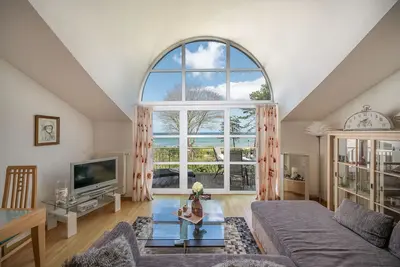 Image de Elegant apartment with sea view and gallery, direct beach location