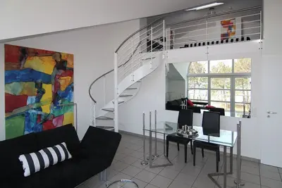 Image de Elegant apartment with balcony and sea view, direct beach location