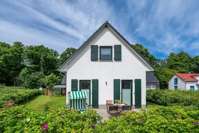 Image de Friendly vacation home with terrace and beach chair, close to the beach