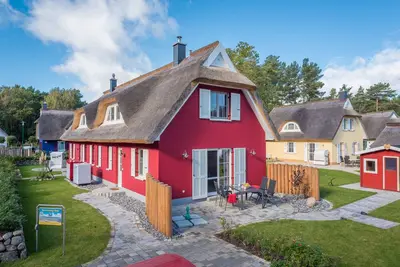 Image de Elegant semi-detached house with sauna, wood-burning stove and garden, close to the beach