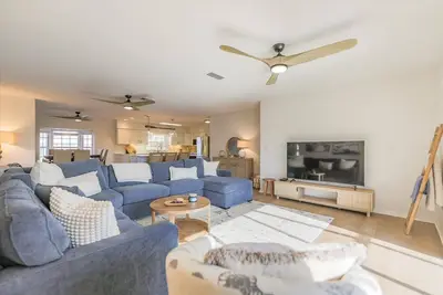 Image de Dock Holiday - Gorgeous 4 Bedroom Sanibel Home with Heated Pool
