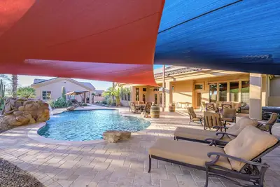 Image de A \"Desert Oasis\" entertaining paradise!