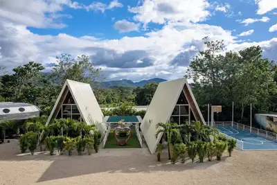 Image de Modern 2 Bedroom A-Frame w/Loft - Wi-Fi, A/C, Kitchen, Near Beach, Gameroom