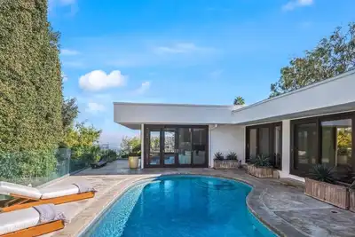 Image de Beverly Hills Goldstein adjacent  house.